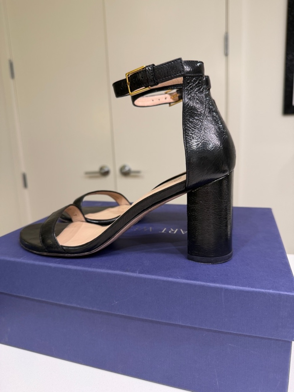 Stuart Weitzman Lessnudist Black Patent Leather Block Heel Sandal Size 7 W/ Box - Picture 2 of 9